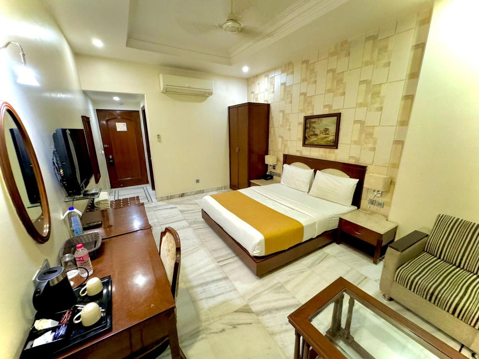 Hotel Florence Inn, Karol Bagh, New Delhi, 2 Min From Metro Exterior photo