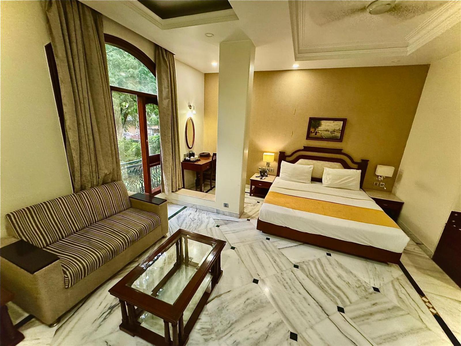 Hotel Florence Inn, Karol Bagh, New Delhi, 2 Min From Metro Exterior photo